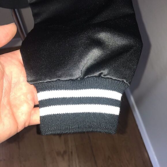 Woman’s light weight bomber jacket - Picture 3 of 5